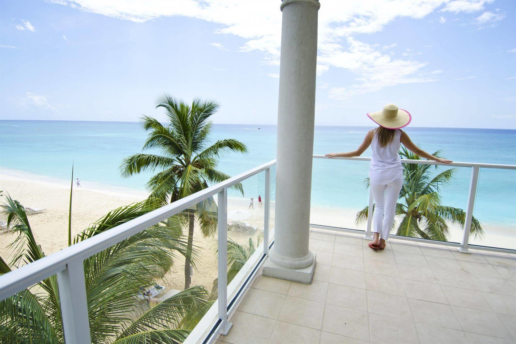 Caribbean Club Boutique Hotel, Grand Cayman Dog City المظهر الخارجي الصورة