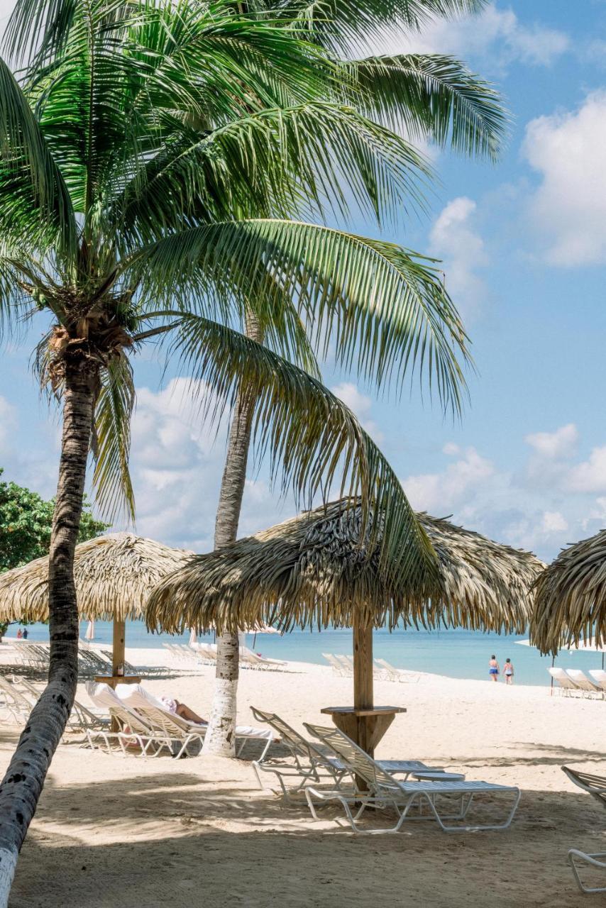 Caribbean Club Boutique Hotel, Grand Cayman Dog City المظهر الخارجي الصورة